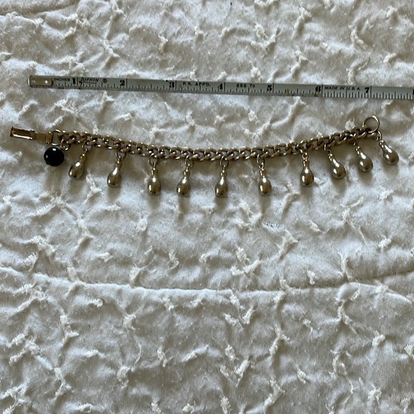 1960s bowling ball & 10 pin charm bracelet. Silver toned pins & black ball. - Picture 5 of 5